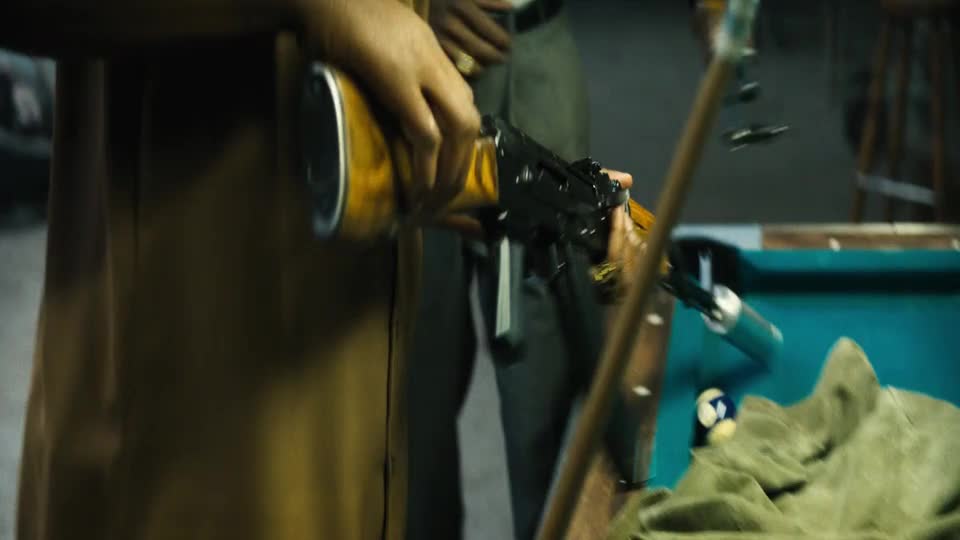 Mladý gangster (Matthew McConaughey,Jennifer Jason Leigh 2018 Krimi Drama Bdrip 1080p ) Cz dabing+czforced mp4