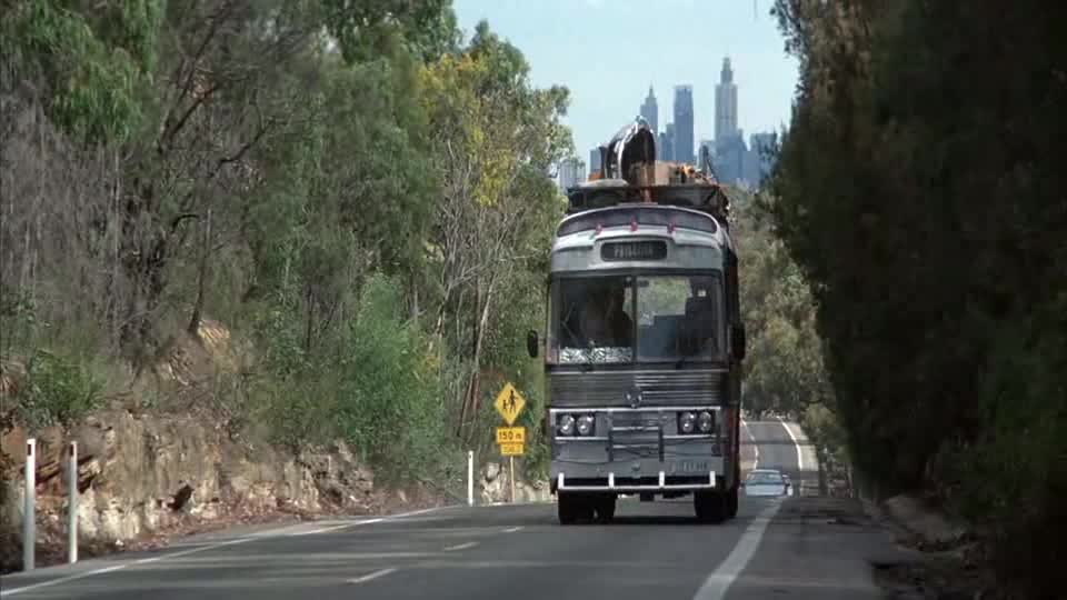 Dobrodružství Priscilly královny pouště (Terence Stamp Hugo Weaving Guy Pearce 1994 Komedie Drama Hudební Road movie) Cz dabing avi